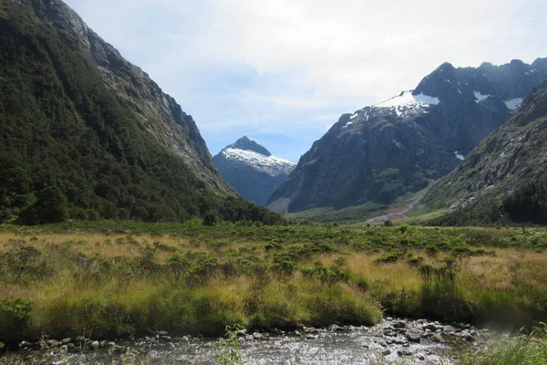 Прекрасный Вид Горный Хребет Зеленую Долину Новая Зеландия — стоковое фото