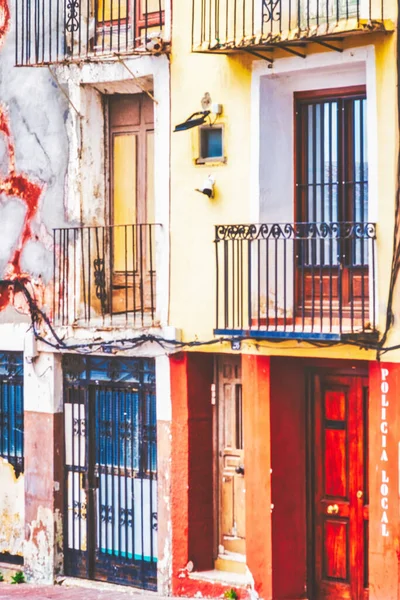 Eine Vertikale Aufnahme Alter Bunter Häuser Villajoyosa Spanien — Stockfoto