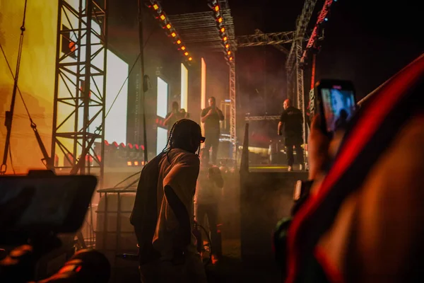 Вид Сзади Рэпера Тыга Готовящегося Выступить Фестивале Дубае Оаэ — стоковое фото