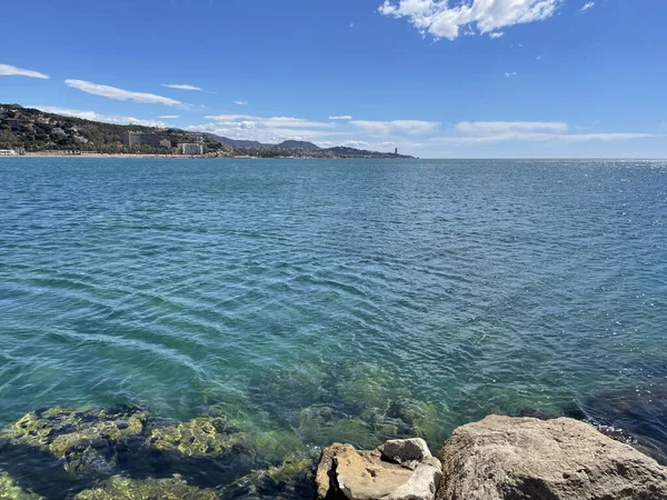 Una Hermosa Toma Una Tranquila Superficie Mar Azul Brillante — Foto de Stock