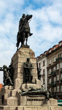 Polonya 'daki Krakow Muharebe Anıtı' nın dikey çekimi.