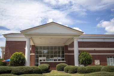 Columbia County, Ga USA - 08 20 21: Columbia İlçesi Halk Kütüphanesi harici