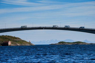 Norveç 'teki Storseisundet Köprüsü manzarası