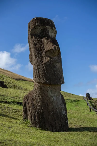 Primer Plano Vertical Una Antigua Estatua Piedra Moai Isla Pascua — Foto de Stock