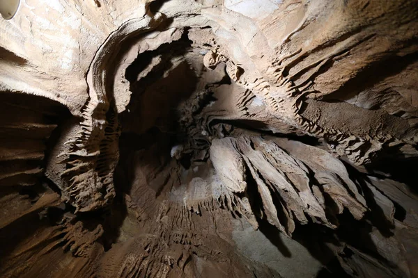 Une Vue Intérieur Une Grotte Aux Formations Abstraites — Photo
