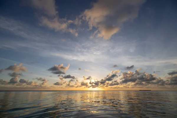 夕焼け空の海の美しいショット — ストック写真