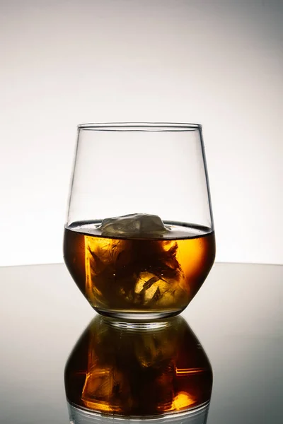 Vertical Closeup Whiskey Rocks White Background — Stock Photo, Image