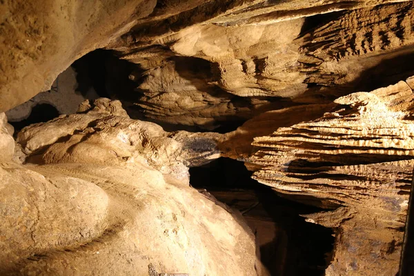 Uma Vista Dentro Uma Caverna Com Formações Abstratas — Fotografia de Stock