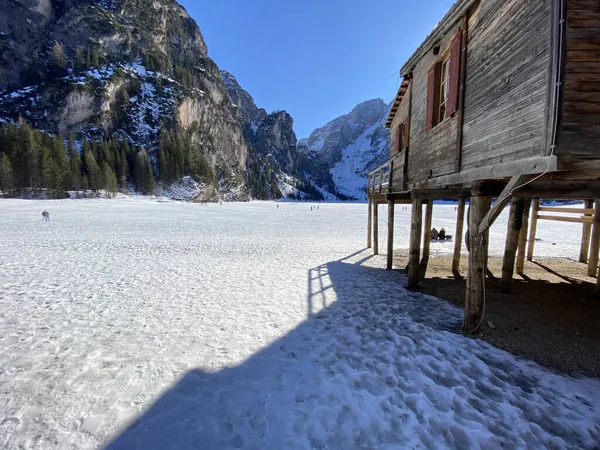 Close Lago Braies Com Superfície Congelada — Fotografia de Stock