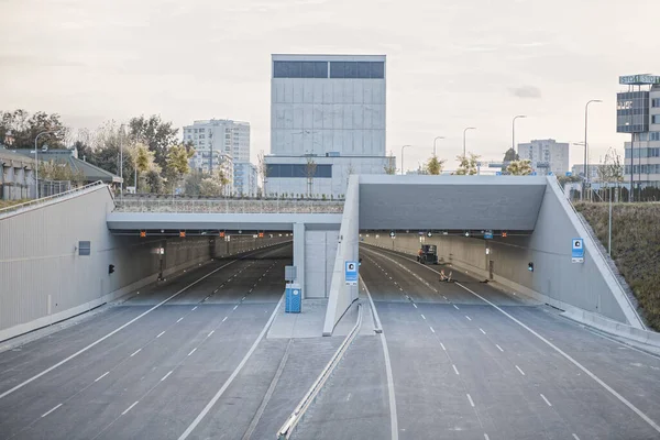 朝の大規模な道路トンネル — ストック写真