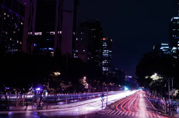 Světelná Stezka Moderním Městě Noci — Stock fotografie