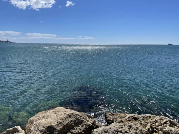 Una Hermosa Toma Una Tranquila Superficie Mar Azul Brillante Desde —  Fotos de Stock