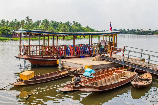 Barco Ferry Río Tha Chin Bang Krathuek Tailandia Asia — Foto de Stock