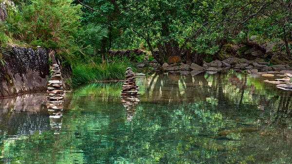 Une Belle Vue Rivière Paiva Pleine Rochers Équilibrés Dans Géoparc — Photo