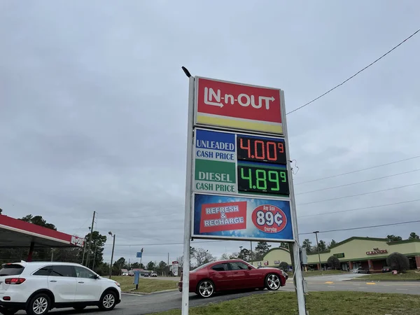 Augusta Usa Tankstelle Gaspreis Straßenschild Und Verkehr — Stockfoto