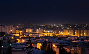 Sidi Bou Said 'in Tunus' taki gece manzarası.