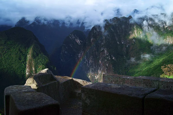 Krásná Scéna Zelených Kaňonových Hor Kouřem Machu Picchu Aguas Calientes — Stock fotografie