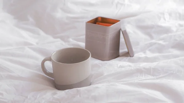 Eine Teetasse Aus Keramik Und Teebeutel Einer Schachtel Auf Einem — Stockfoto