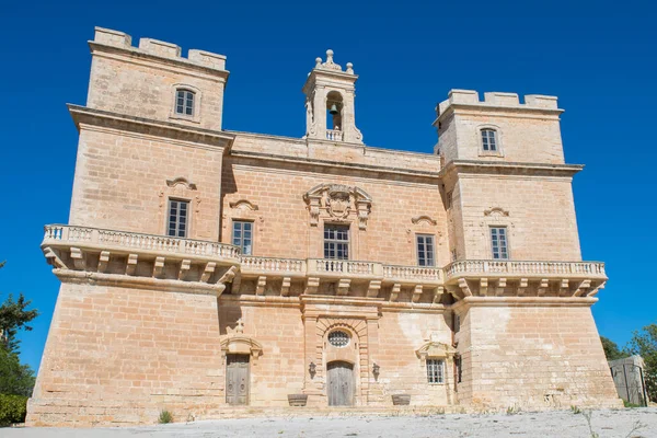 セルムン宮殿やセルムン塔は 聖ヨハネ騎士団の時代に メレヤ近くのマルタ北部のバロック様式で建てられたヴィラです — ストック写真