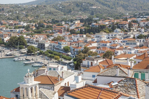 Uma Vista Aérea Uma Cidade Grega Junto Mar — Fotografia de Stock