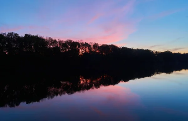 Живописный Вид Озеро Время Красочного Заката Сельской Местности — стоковое фото