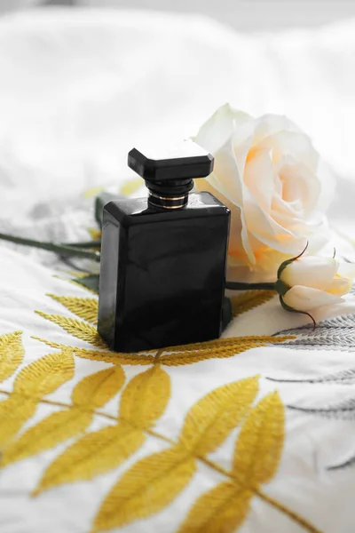 Vertical Shot Luxury Perfume Bottle Pillow Rose — Stock Photo, Image