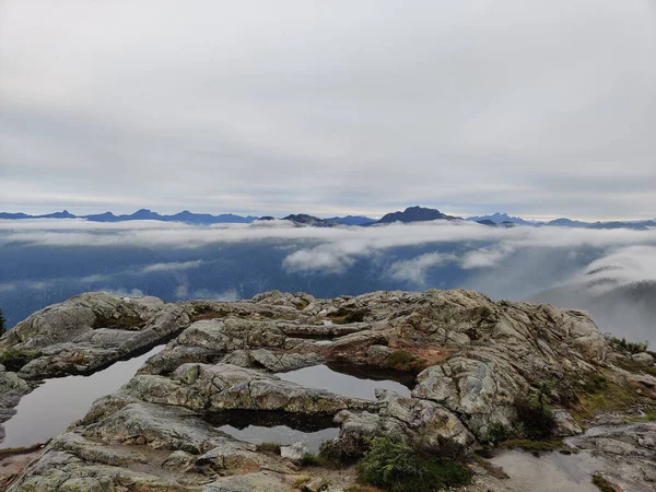 Beautiful Shot Wet Rocks Gray Cloudy Sky Mount Seymour British — Stock Photo, Image