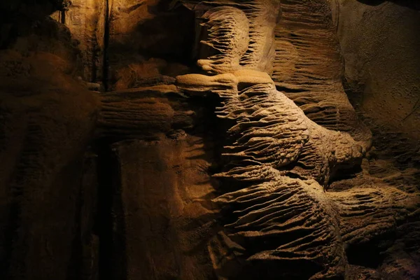 Uma Vista Dentro Uma Caverna Com Formações Abstratas — Fotografia de Stock