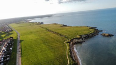 İngiltere 'nin South Shields kasabası yakınlarındaki Tyne Nehri' nin güzel bir manzarası.