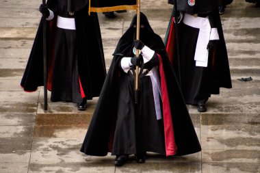 İspanya, Astorga 'daki Kutsal Hafta Geçit Töreni' nde halka açık bir yürüyüş.