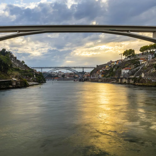 ポルト ポルトガル市内の2つの橋 — ストック写真