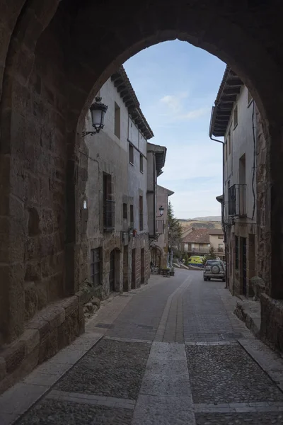 Uma Vista Vertical Uma Rua Estreita Edifícios Guadalajara Castilla Mancha — Fotografia de Stock