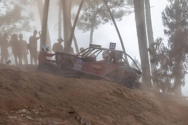 Ein Geländerennwagen Mit Schlamm Bedeckt Während Der Nationalen Geländemeisterschaft Portugal — Stockfoto