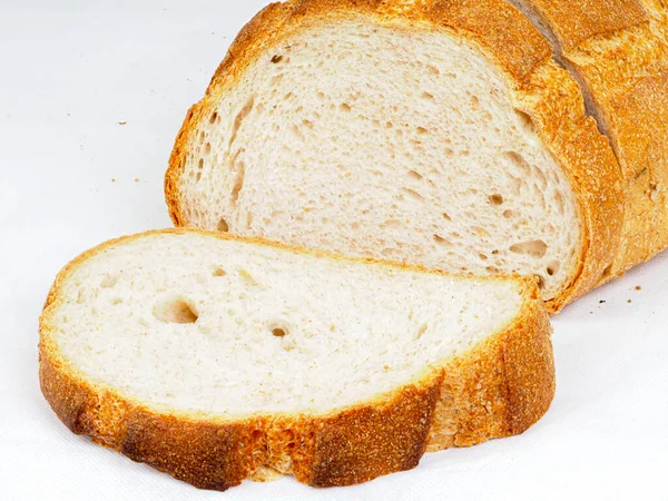 白面包一种在白色背景上隔离的切片面包 — 图库照片