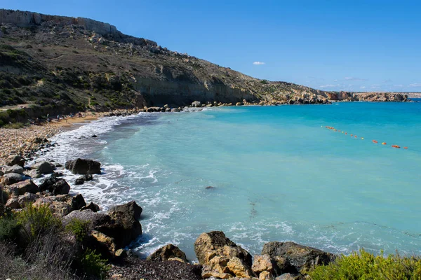 Onde Blu Del Mediterraneo Sulla Spiaggia Sabbiosa Imgiebah Bay Vicino — Foto Stock