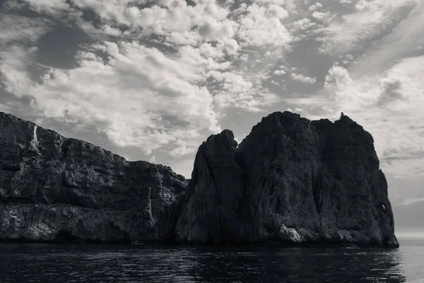 Uno Scatto Scala Grigi Enorme Dirupo Sardegna — Foto Stock