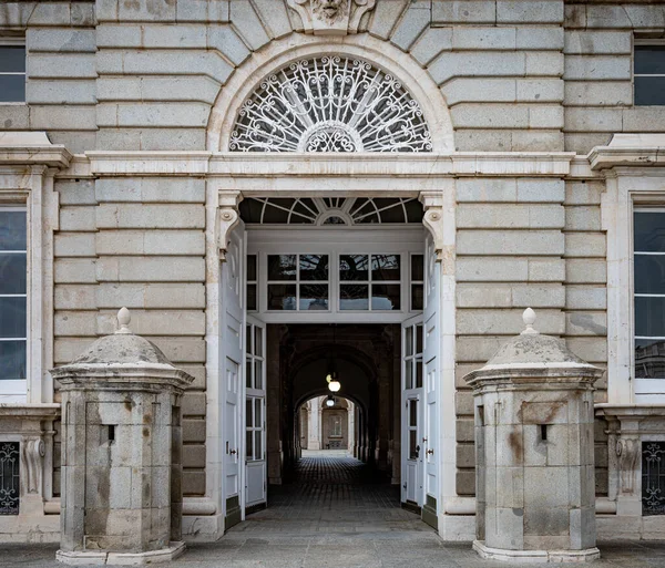 Eine Schöne Eingangstür Zum Königspalast Von Madrid Spanien — Stockfoto