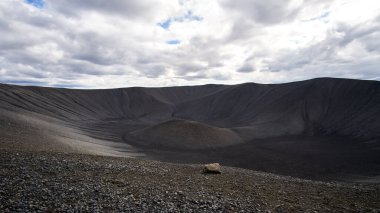 İzlanda 'daki Hverfjall dağı zirvesi