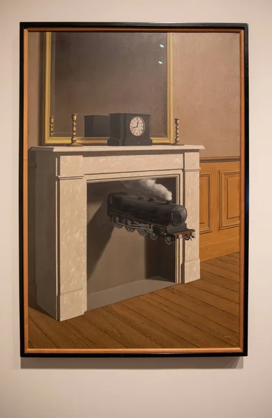 Eine Nahaufnahme Der Zeitversetzten Malerei Der Ausstellung Tate Modern Surrealism — Stockfoto