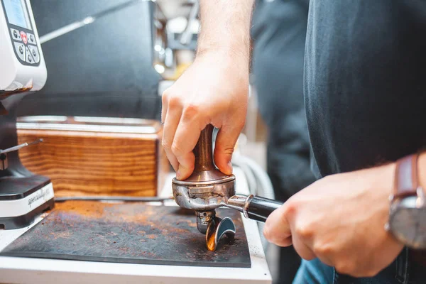 Closeup Hands Making Coffee Portafilter — Stock Photo, Image