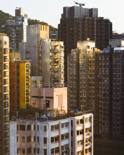 日落时香港建筑物的垂直截图 — 图库照片