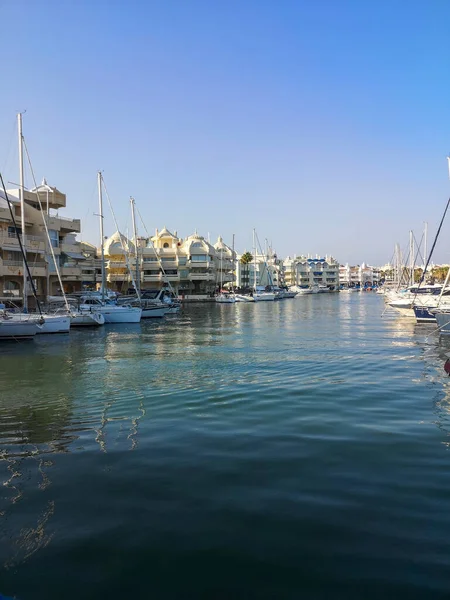 Tiro Vertical Porto Benalmadena — Fotografia de Stock