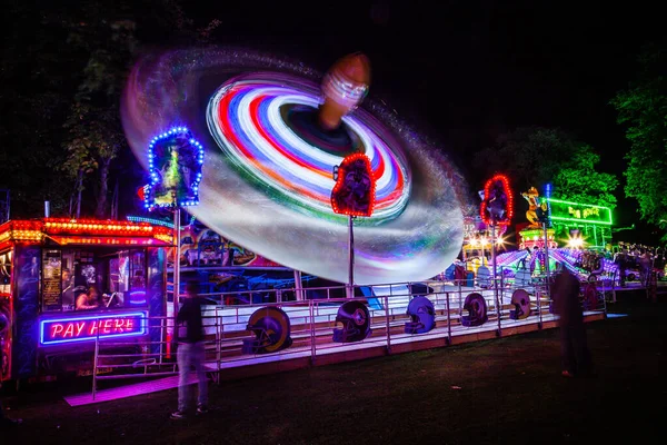 Oświetlona Jazda Jarmarku Superbowl Witney Feast Fun Fair — Zdjęcie stockowe