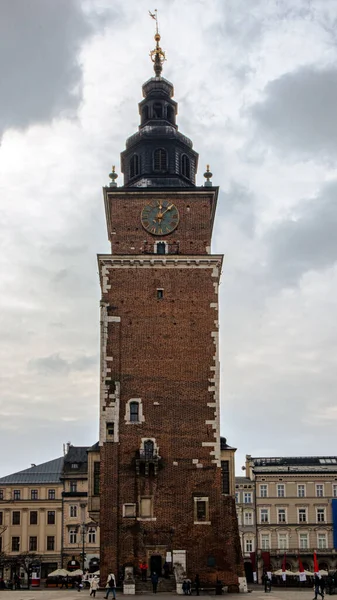 Una Panoramica Della Famosa Torre Del Municipio Circondata Edifici Cittadini — Foto Stock
