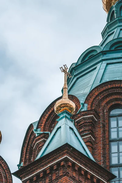 Plano Vertical Una Catedral Helsinki Uspenski Finlandia — Foto de Stock
