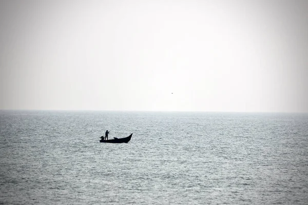 Una Silueta Pescadores Pescando Océano Bahía Bengala Pondicherry Puducherry India — Foto de Stock