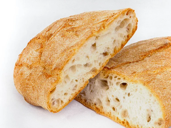 Buğday Ekmeğini Beyaz Arka Planda Kapat — Stok fotoğraf