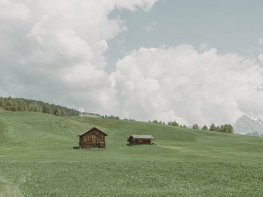 Yazın güneşli bir günde Avrupa manzarası