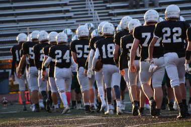 Middletown 'daki maçtan önce sahadaki futbolcuların arka planı