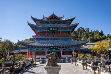 Lijiang, Çin 'deki Mufu Parkı' nda tarihi bir yapı.